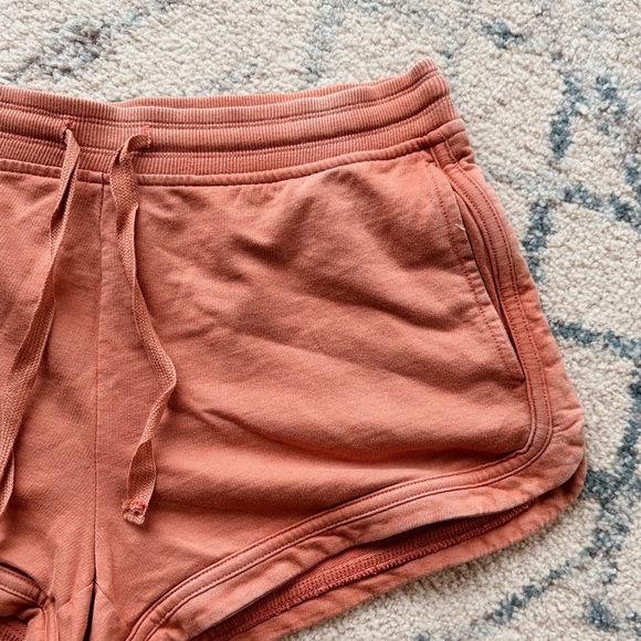 Aerie Shorts - 100% cotton - faded rust colour - Size M - Picture 2 of 5